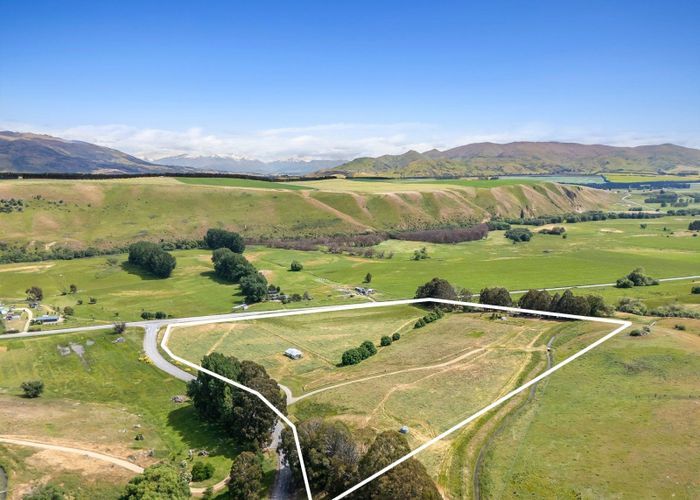  at Cnr Ruffell and Ardgour Valley Roads, Tarras, Central Otago, Otago