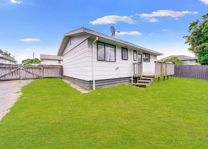  at 2/12 Greenhaven Avenue, Opaheke, Papakura