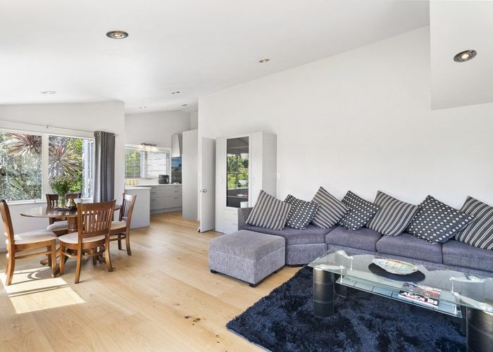  at 2/28A Tamahere Drive, Glenfield, Auckland