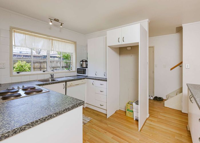  at 2/51 Jillteresa Crescent, Half Moon Bay, Manukau City, Auckland