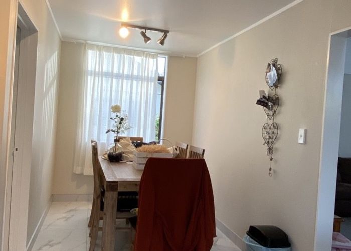  at 3/25a Beach Road, Te Atatu Peninsula, Waitakere City, Auckland