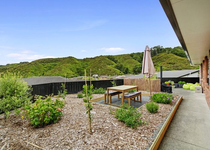  at 40 King Charles Drive, Kingsley Heights, Upper Hutt