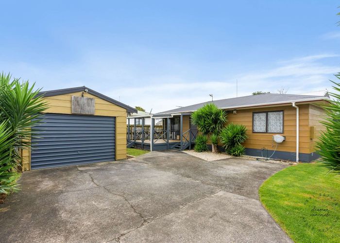  at 2/23 Marr Road, Manukau, Manukau City, Auckland