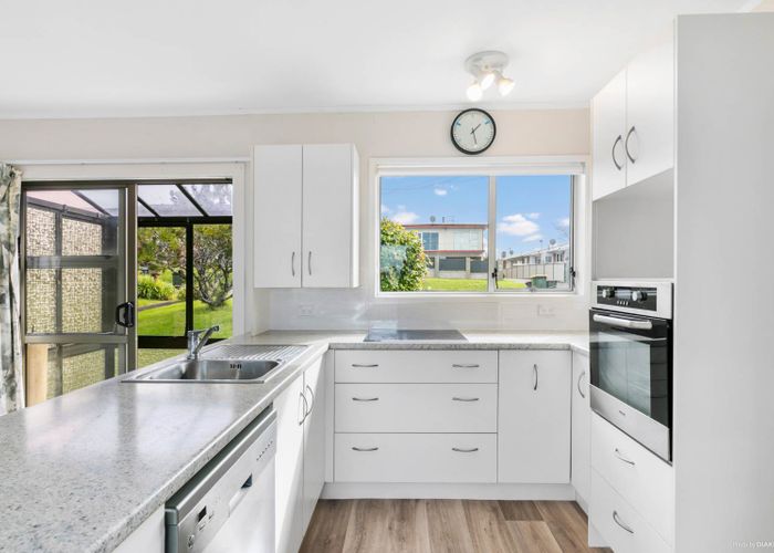  at 2/1638 Dominion Road Extension, Mount Roskill, Auckland