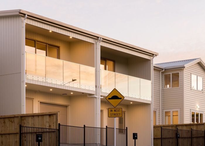  at 1A Taupiko Place, Green Bay, Auckland