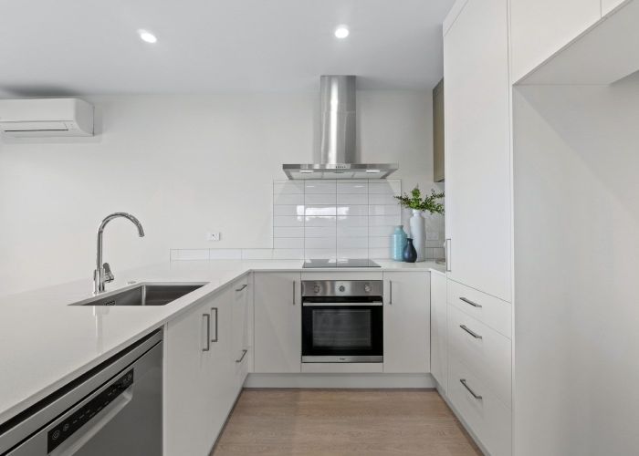  at 5/18 Paraone Crescent, Conifer Grove, Papakura, Auckland