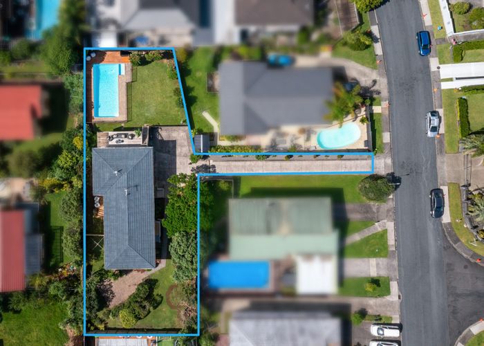  at 14 Holdaway Avenue, Northcote, North Shore City, Auckland