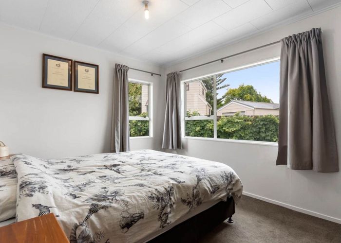  at 5 De Bloge Place, Clendon Park, Manukau City, Auckland