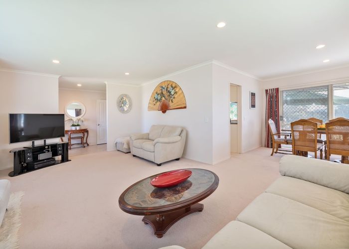 at 5 Highfields Terrace, Henderson, Waitakere City, Auckland