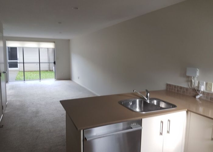  at 6/1 Gracechurch Drive, Flat Bush, Manukau City, Auckland