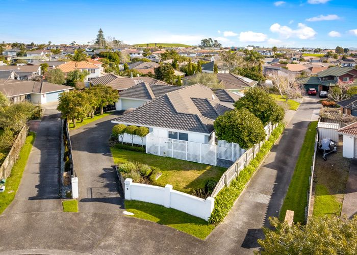  at 27 Travers Place, Northpark, Auckland