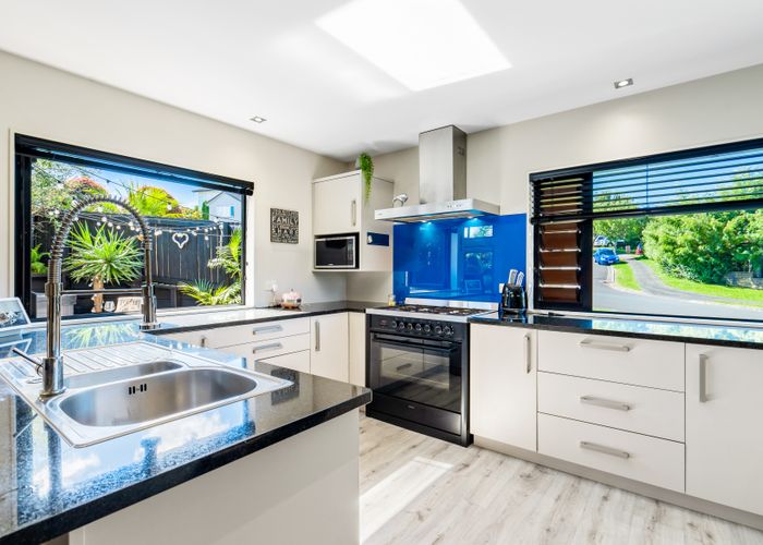 at 10 Vin Alto Drive, Flat Bush, Auckland