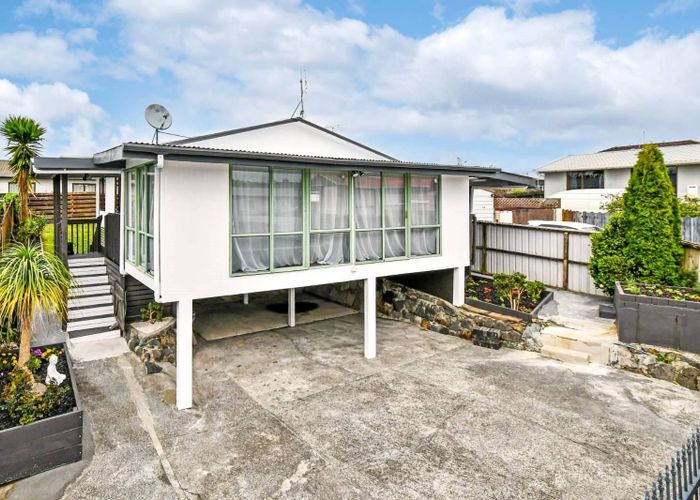  at 2/10 Nearco Street, Randwick Park, Manukau City, Auckland