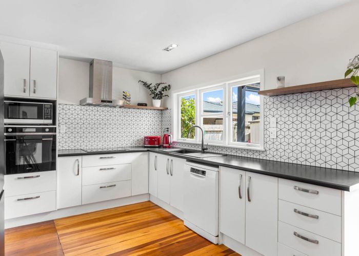  at 11 Waddell Avenue, Point England, Auckland City, Auckland