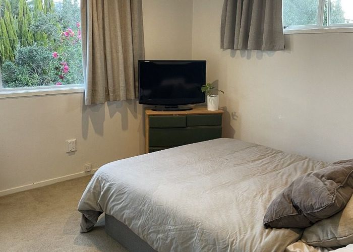  at 1/281 Sunset Road, Sunnynook, North Shore City, Auckland