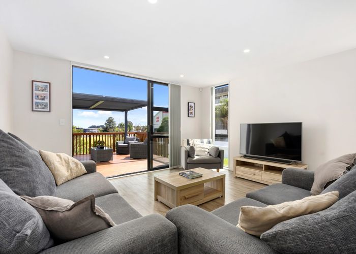  at 2 Seafarer Crescent, Stanmore Bay, Rodney, Auckland