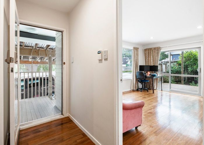  at 27 Normanton Street, Glenfield, Auckland