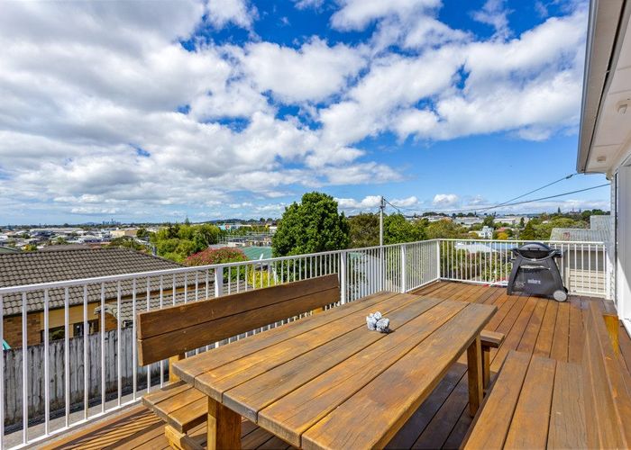  at 15a Sarona Avenue, Glen Eden, Waitakere City, Auckland