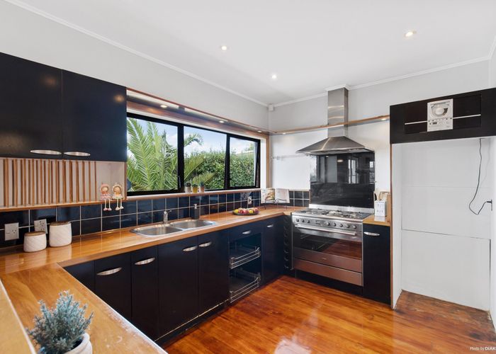  at 11 Kelsey Crescent, Hillsborough, Auckland