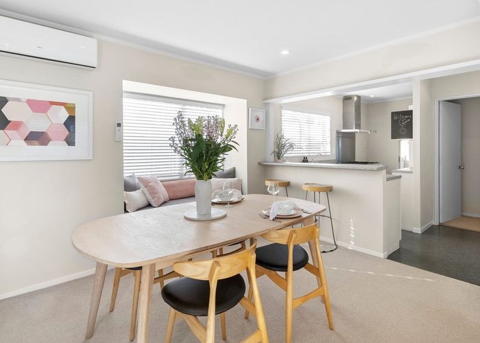  at 2/260 Meola Road, Point Chevalier, Auckland