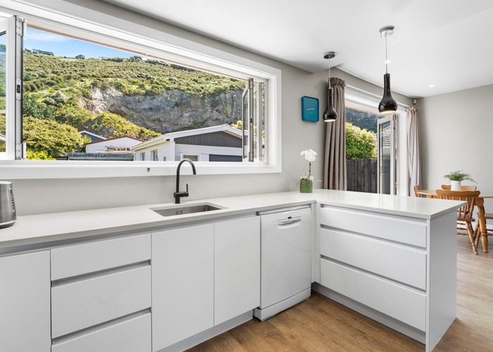  at 8 Whitfield Street, Sumner, Christchurch City, Canterbury