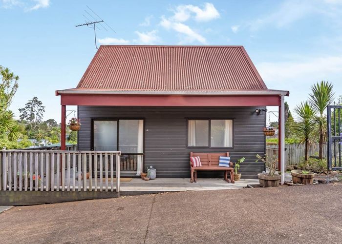  at 4/76 Kaurilands Road, Titirangi, Auckland