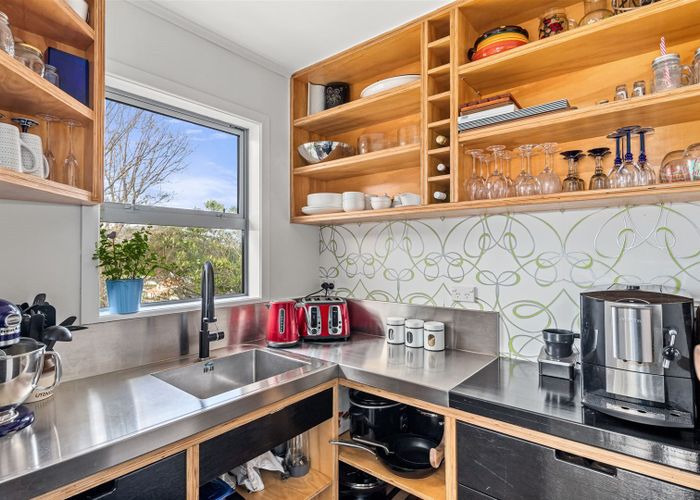  at 1 Hillview Crescent, Paparangi, Wellington