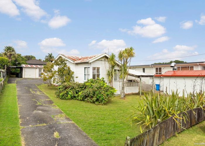  at 14 Godley Road, Green Bay, Waitakere City, Auckland