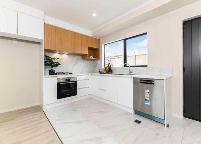  at 10c Roberts Road, Te Atatu South, Waitakere City, Auckland