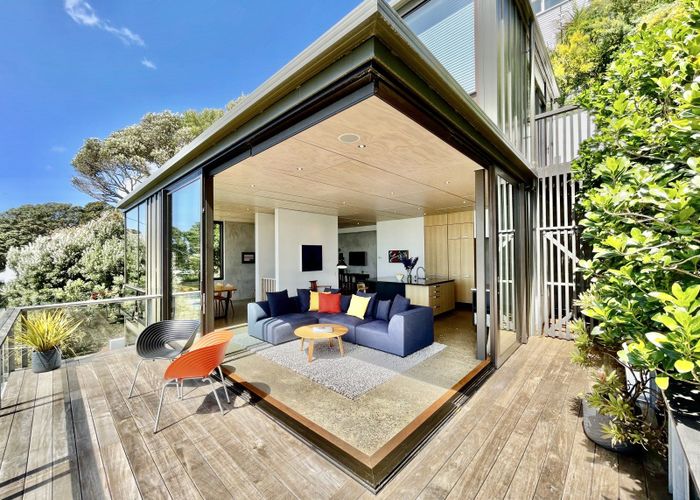  at 127 Te Anau Road, Hataitai, Wellington