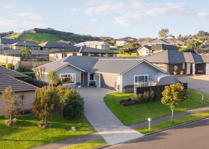  at 32 Ballintoy Park Drive, Welcome Bay, Tauranga, Bay Of Plenty