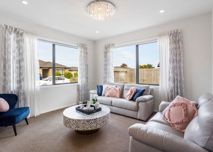  at 8 Twin Parks Rise, Papakura, Papakura