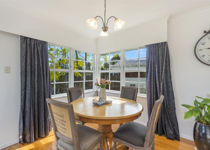  at 6 Burwood Place, Silverdale, Hamilton