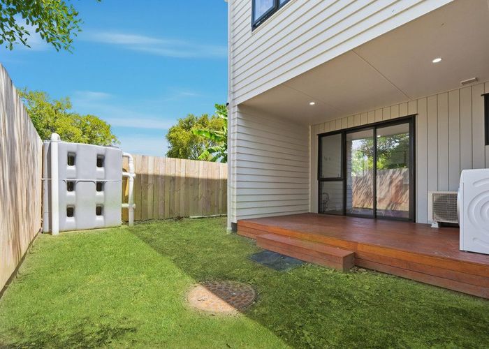  at 7/3 Royal View Road, Te Atatu South, Waitakere City, Auckland