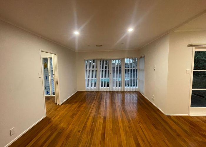  at 10 Yeoman Place, Howick, Manukau City, Auckland