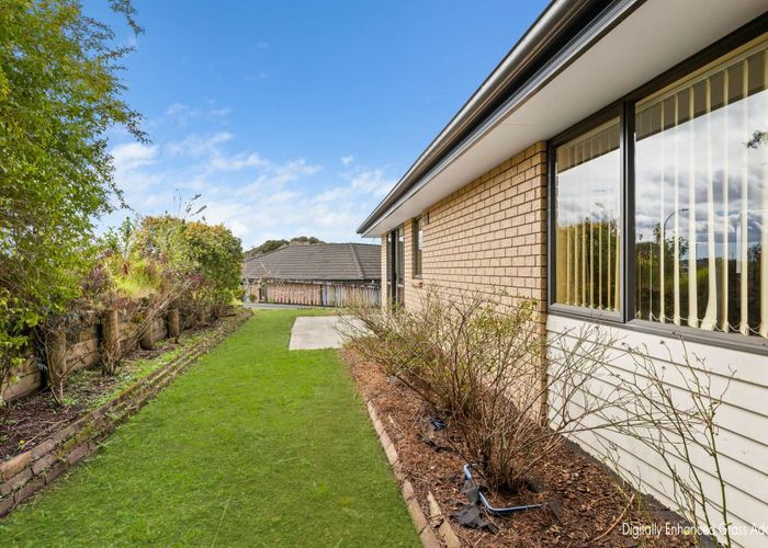  at 40 Regents Park Place, Westgate, Auckland