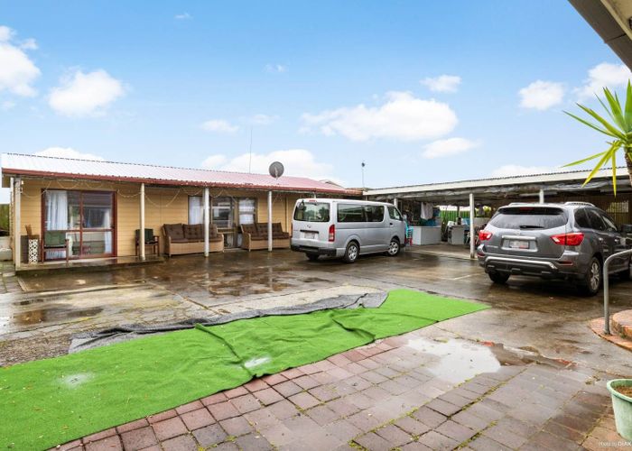  at 8 Royton Avenue, Mangere East, Auckland