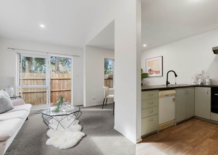  at 4/30 John Jennings Drive, Oteha, Auckland