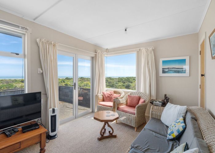  at 7 Kent Avenue, Waitarere Beach, Horowhenua, Manawatu / Whanganui