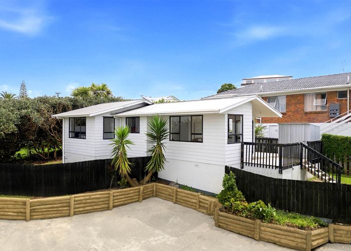  at 1/184 Chivalry Road, Glenfield, North Shore City, Auckland