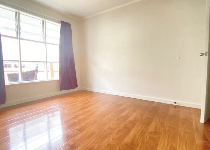  at 2/3202 Great north Road, New Lynn, Waitakere City, Auckland
