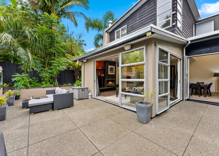  at 2/15 Totara Grove, Hillcrest, Auckland