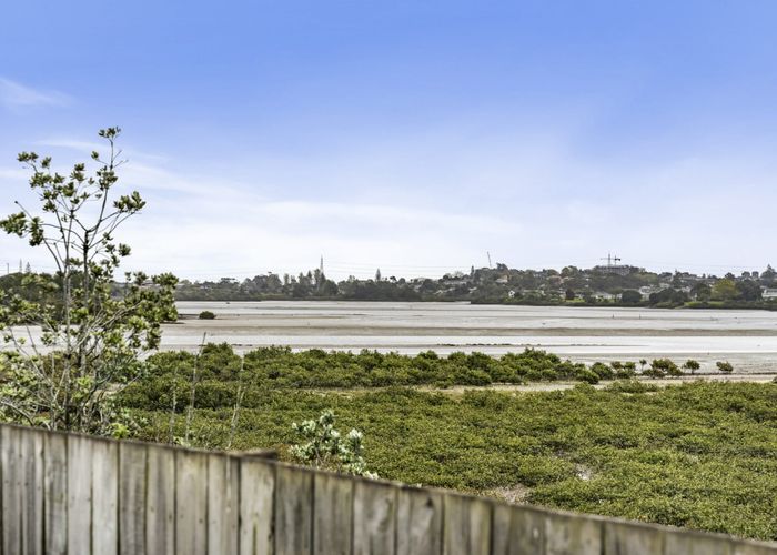  at 91 Edgewater Drive, Pakuranga, Auckland