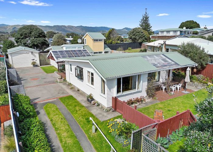  at 6 William Street, Waikanae Beach, Waikanae