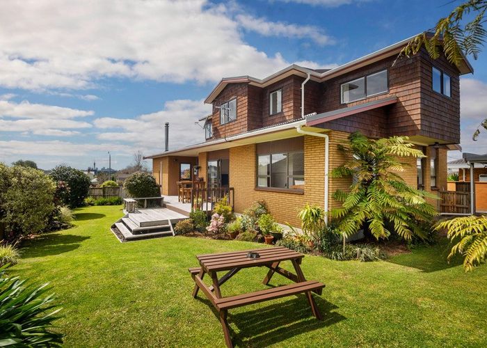  at 10 Francis Ryan Close, Mount Albert, Auckland