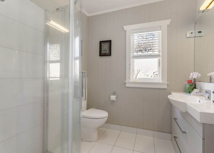  at 6 Worcester Road, Meadowbank, Auckland