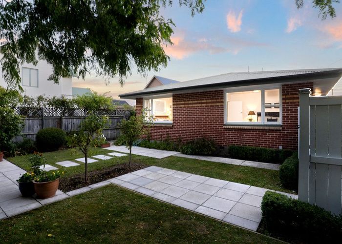  at 2/10 Bretts Road, St Albans, Christchurch