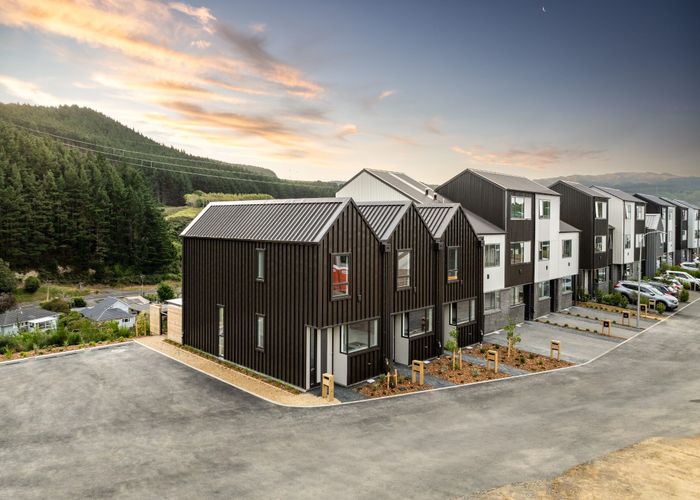  at 84 Ara Paiwhenua, Tawa, Wellington, Wellington