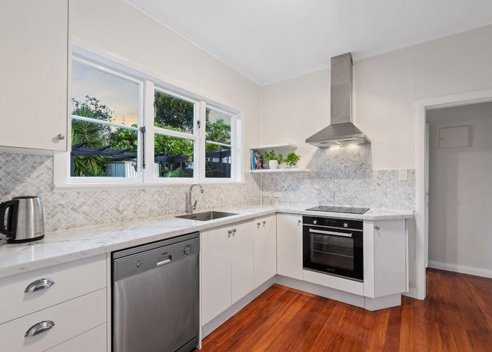  at 18 Cautley Street, Stanley Point, Auckland