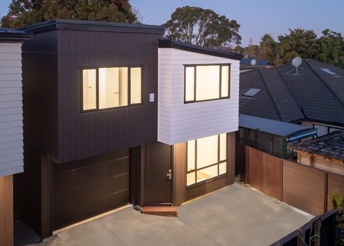  at 24F Roberts Road, Glenfield, Auckland